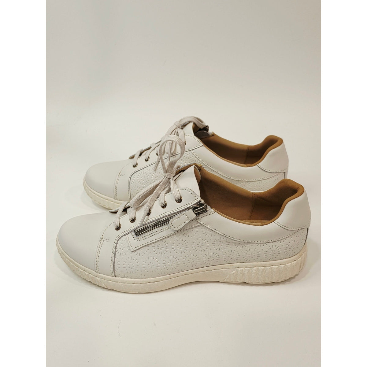 Clarks Women's Caroline Ella Sneakers in White Leather. Wide Size.