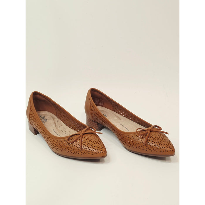 Clarks Collection Natalyn Step Tan Perforated Leather Ballet Flats Size 8 Wide