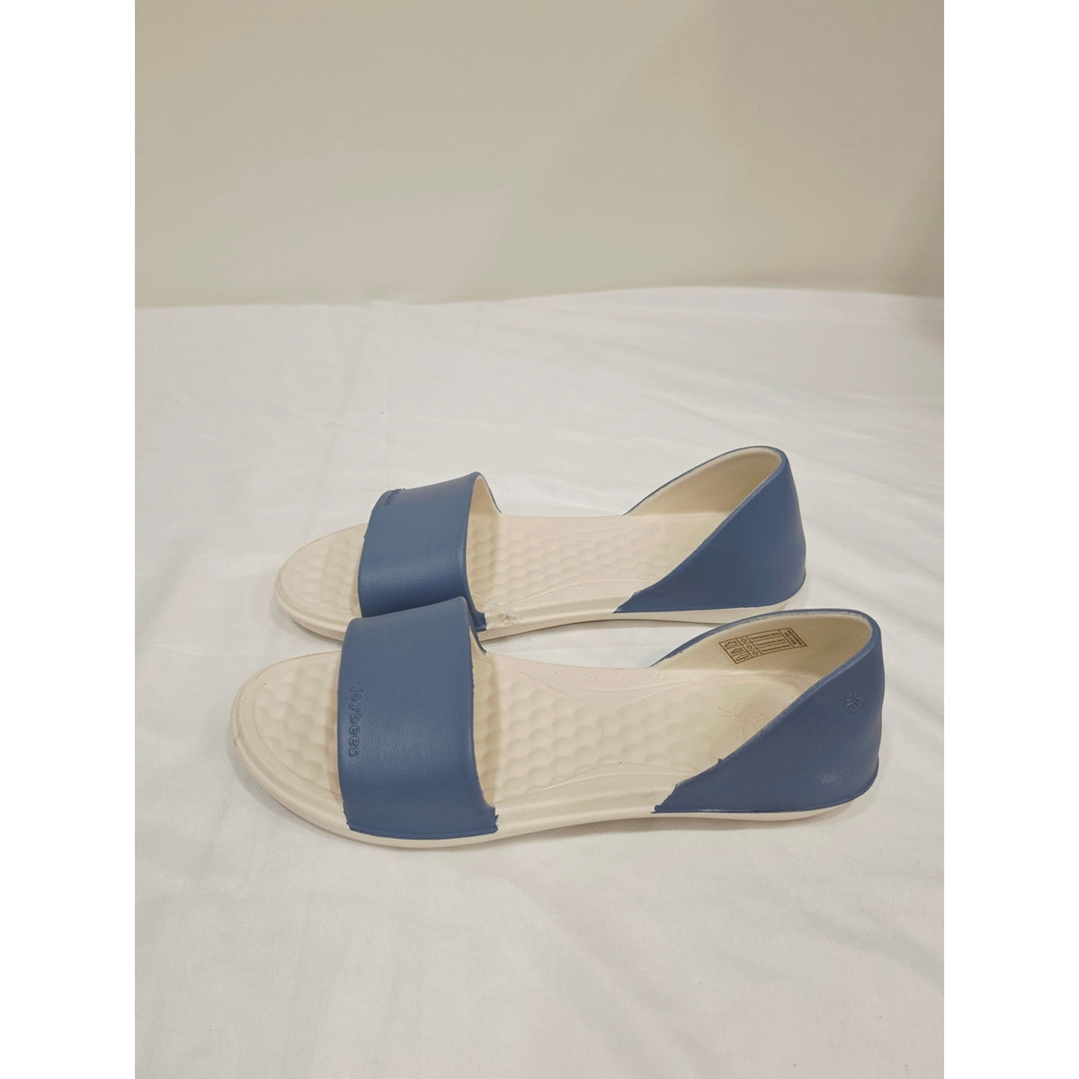 Joybees Women's Friday Flats in Dusty Blue/Bone feature a comfortable EVA foam