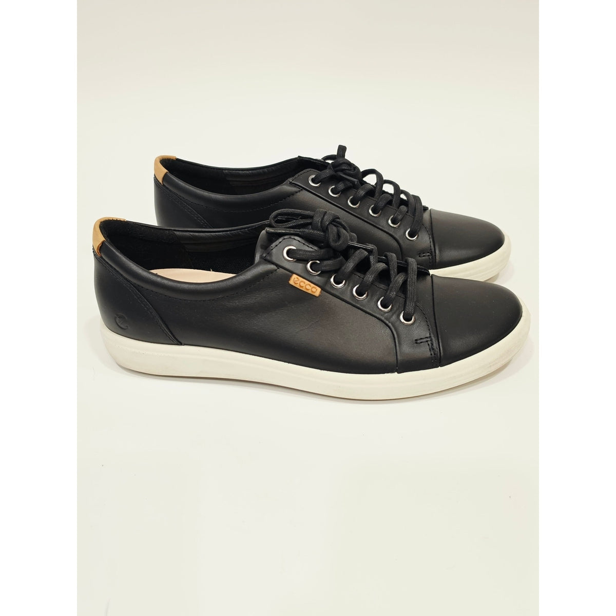 Ecco Soft 7 Black Leather Sneakers Tab