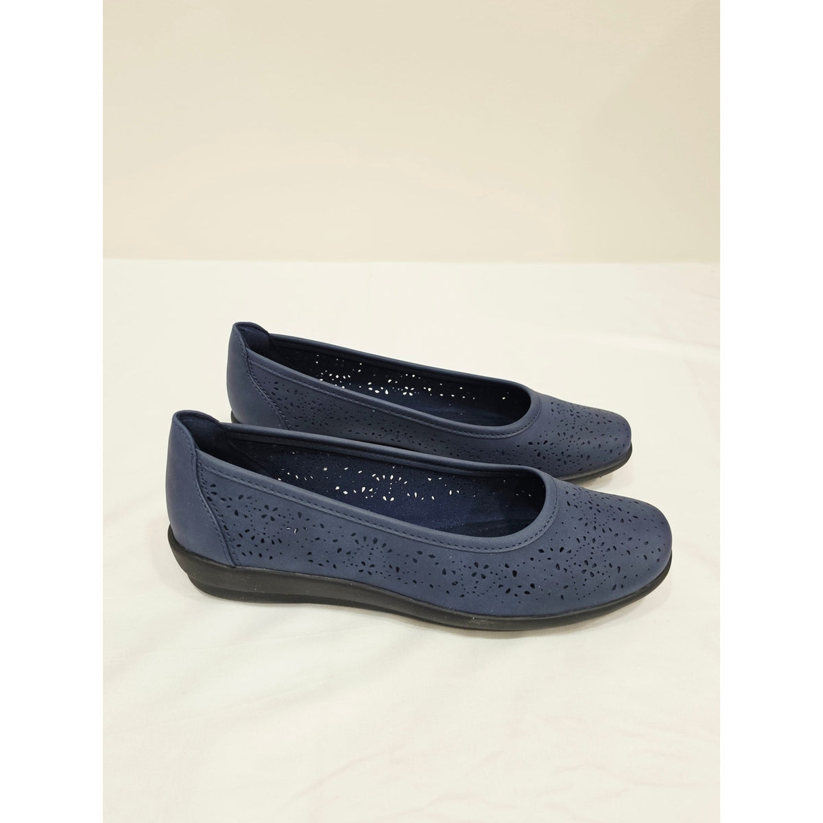 Easy Spirit Women's Alessia Laser-Cut Ballet Flats Dark Blue