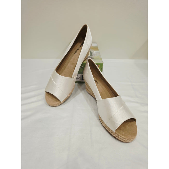 easy street White Jasper Peep-Toe Espadrille Wedges