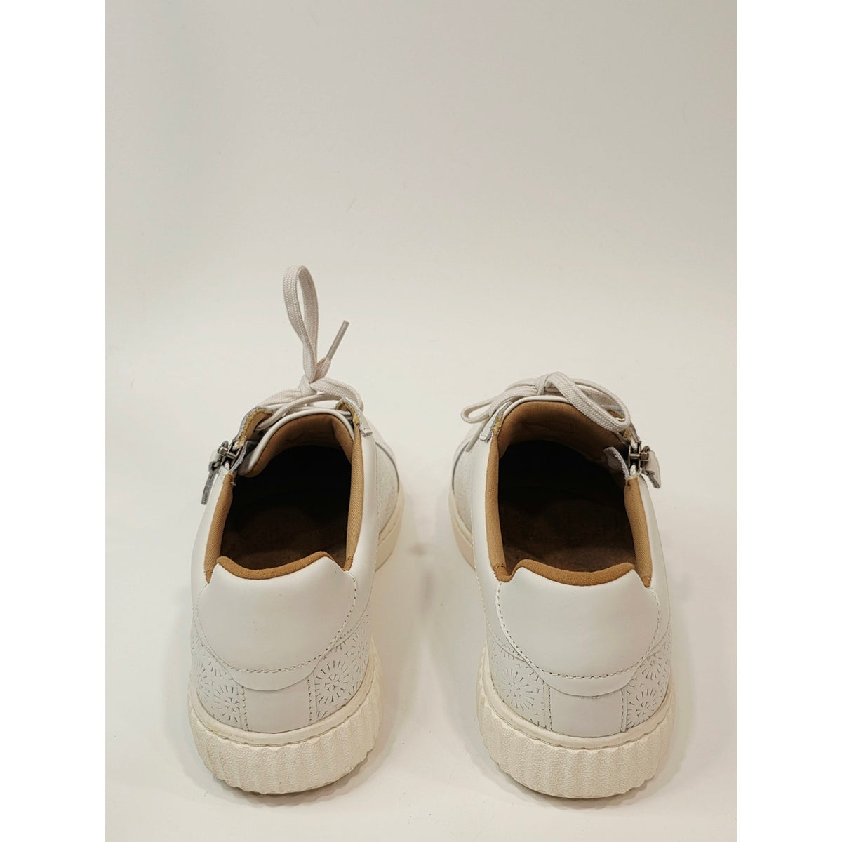 Clarks Women's Caroline Ella Sneakers in White Leather. Wide Size.