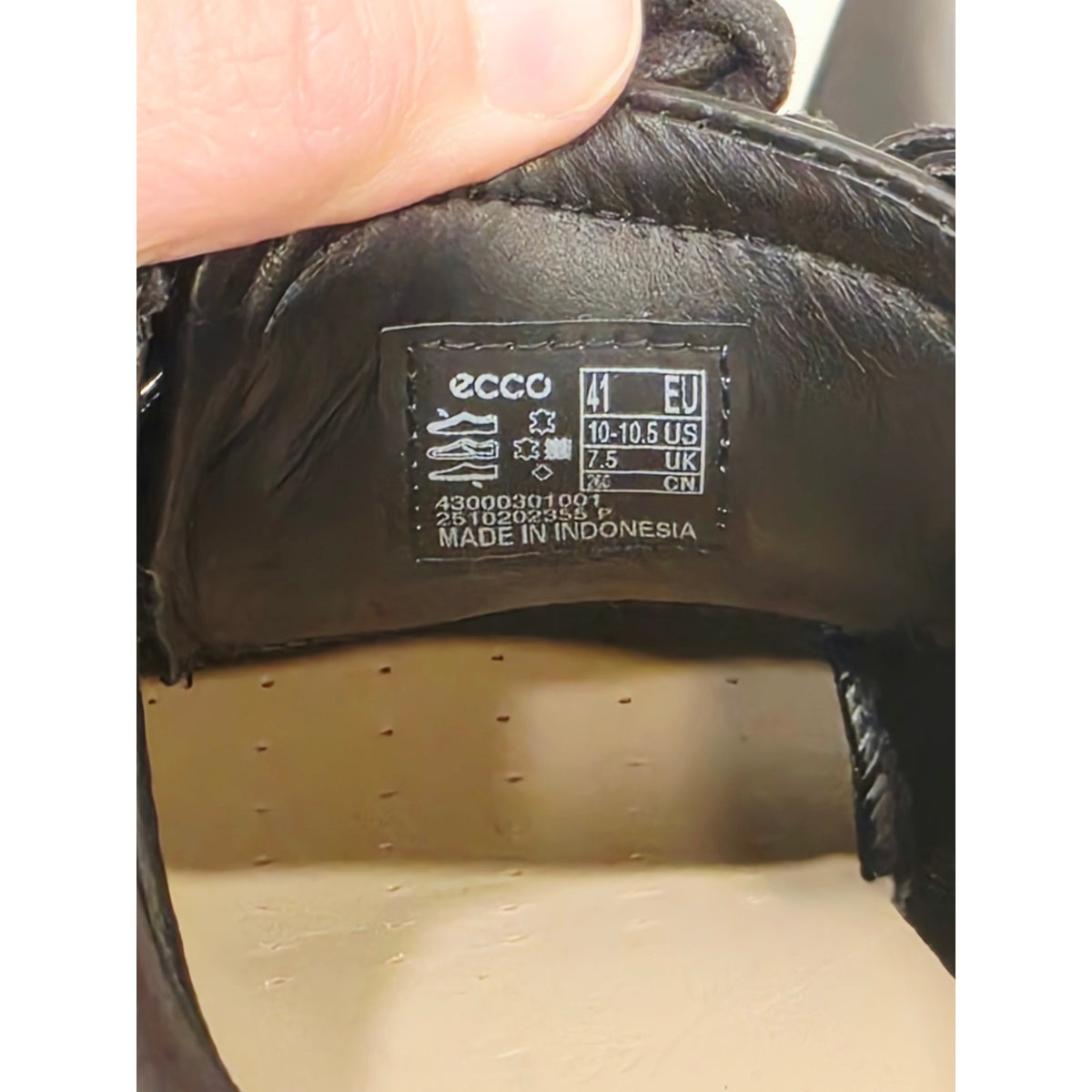 Ecco Soft 7 Black Leather Sneakers Tab