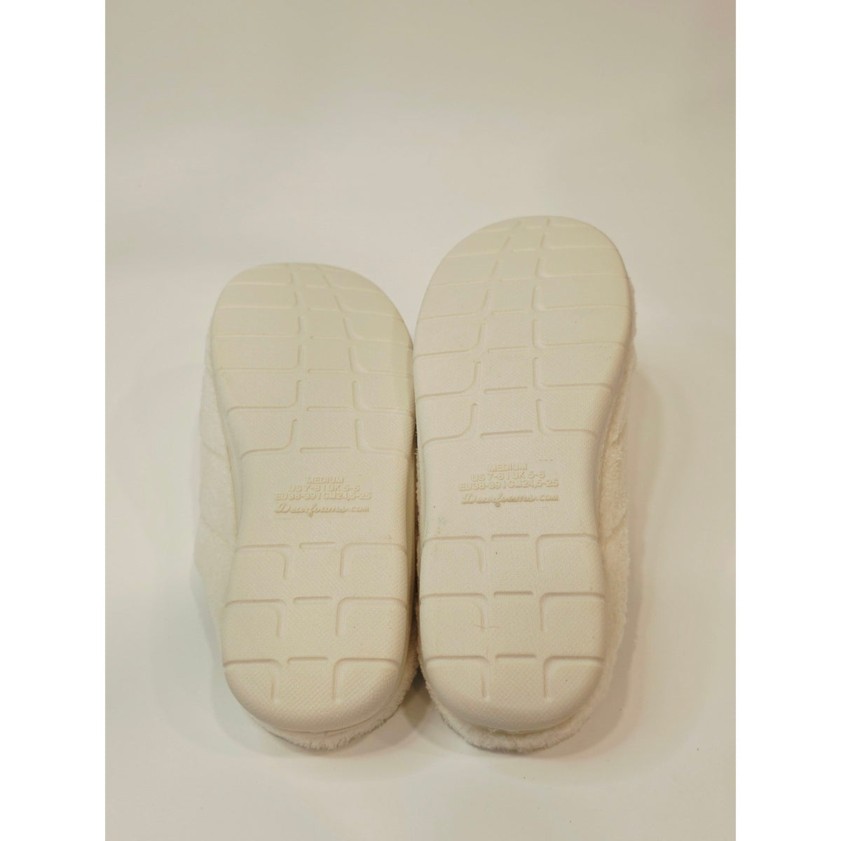 Dearfoams Women’s Leslie Quilted Terry Clog Slippers – Muslin White  Size M 7–8
