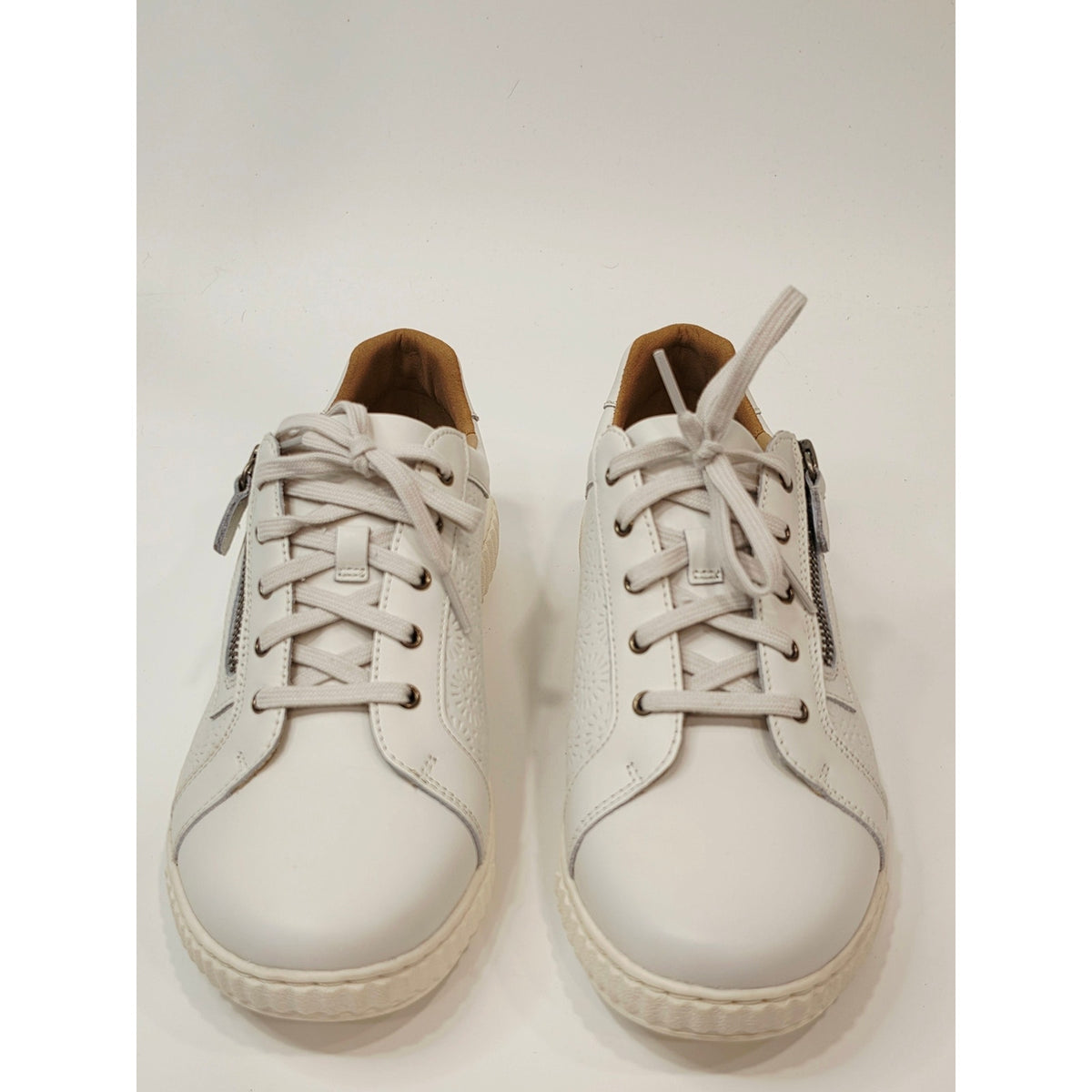 Clarks Women's Caroline Ella Sneakers in White Leather. Wide Size.