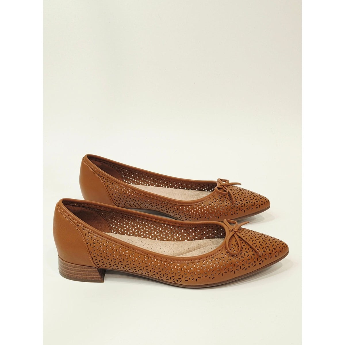Clarks Collection Natalyn Step Tan Perforated Leather Ballet Flats Size 8 Wide