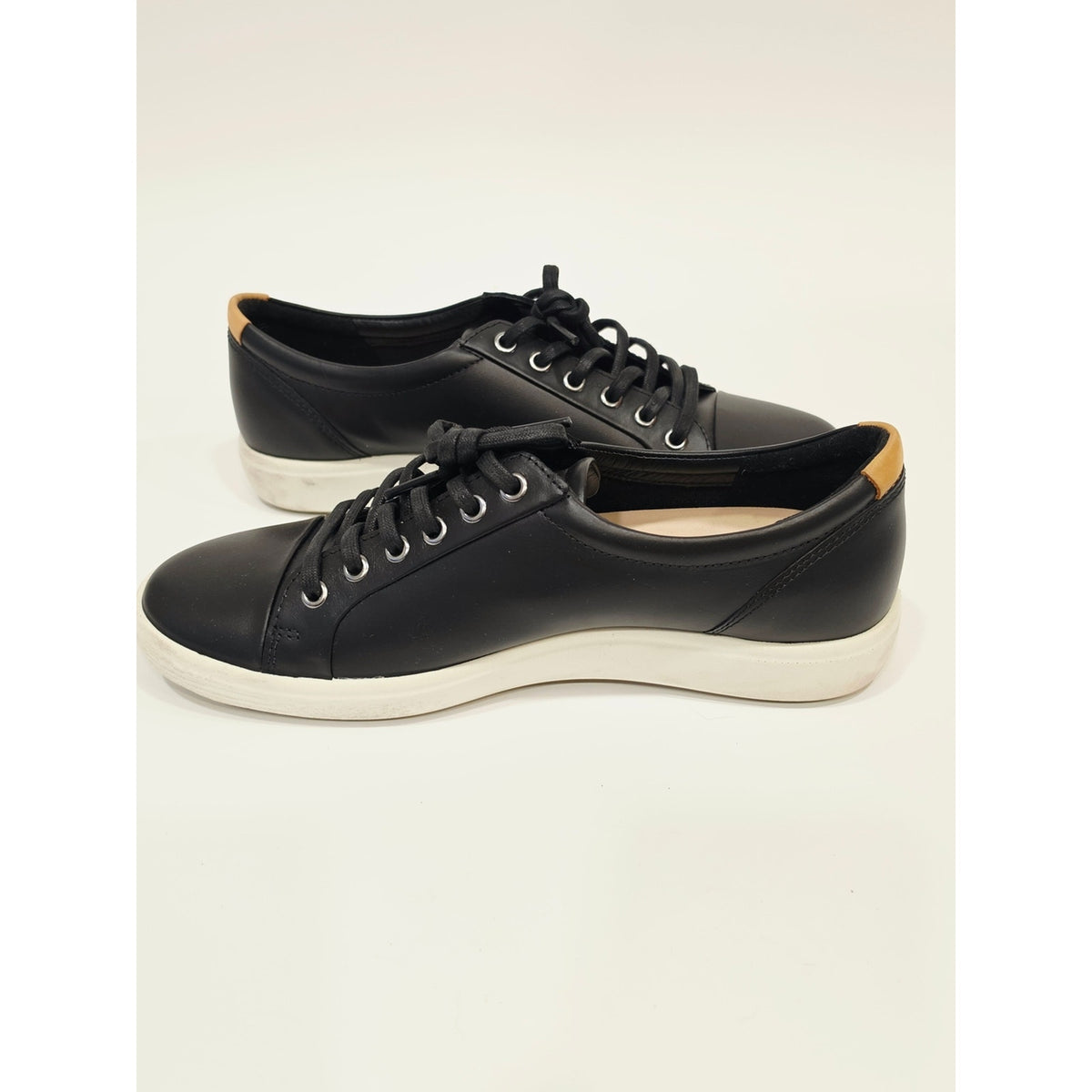 Ecco Soft 7 Black Leather Sneakers Tab