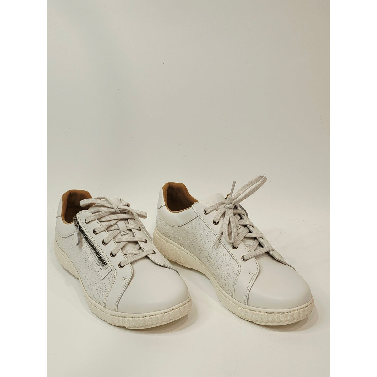 Clarks Women's Caroline Ella Sneakers in White Leather. Wide Size.