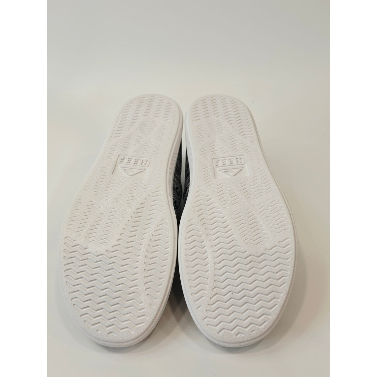 Reef Men's Swellsole Neptune Charcoal Black & White Knit Low-Top Sneakers