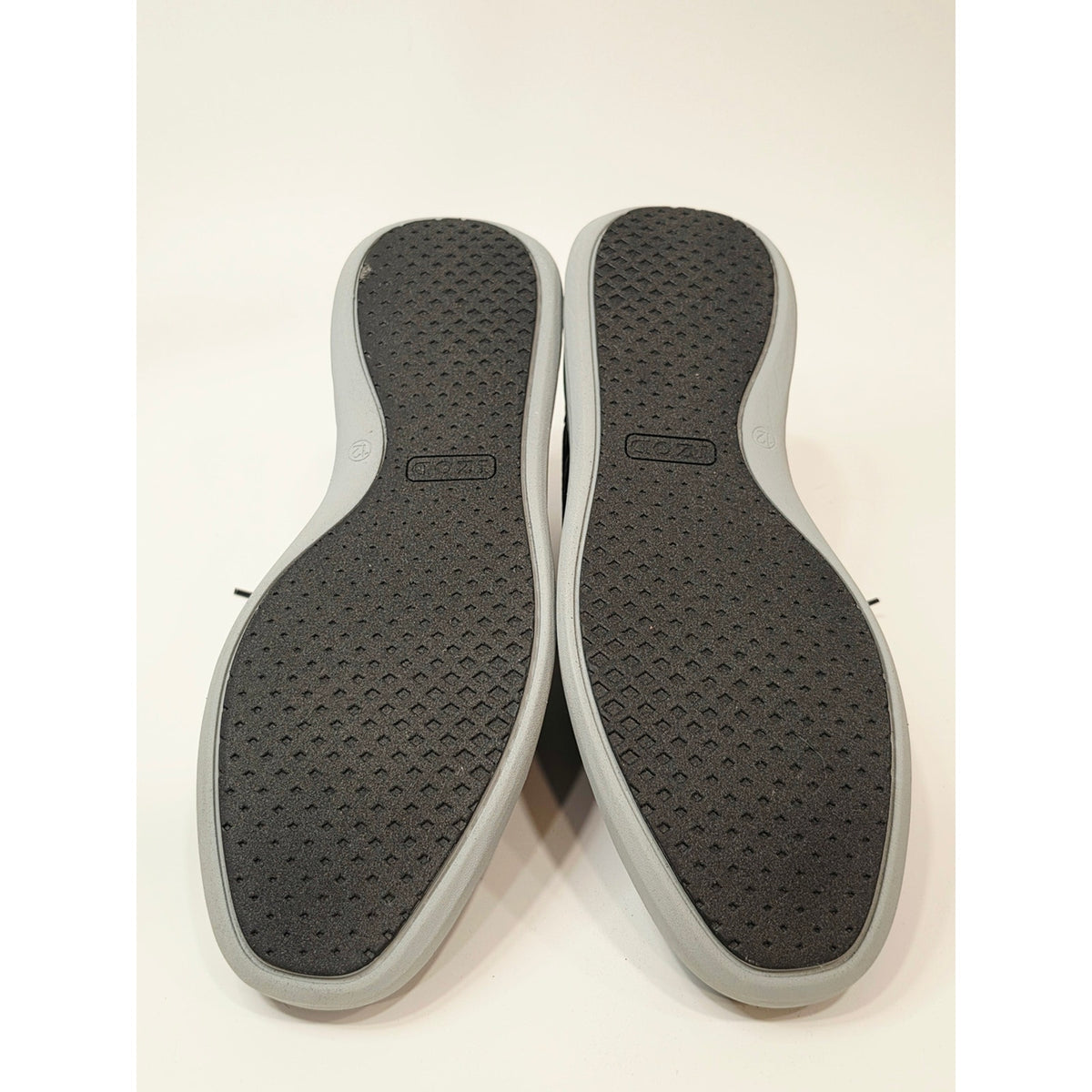 Izod Bannister Black Knit Sneakers with Tan Pull Tabs