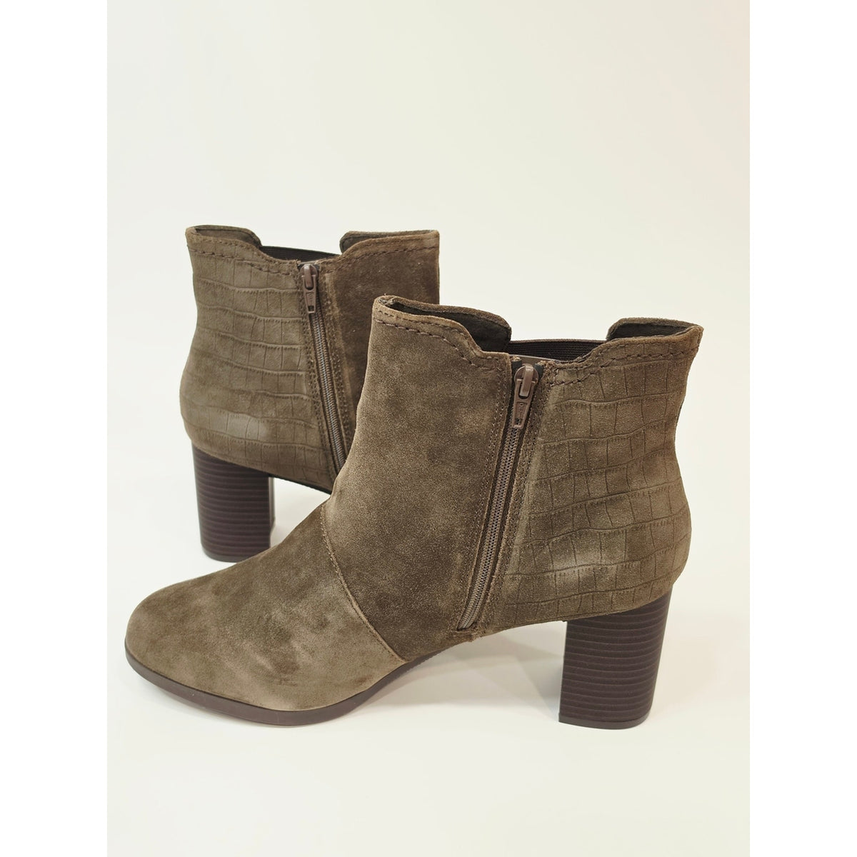 Clarks Bayla Rose women's suede ankle boots in slate Wide Size