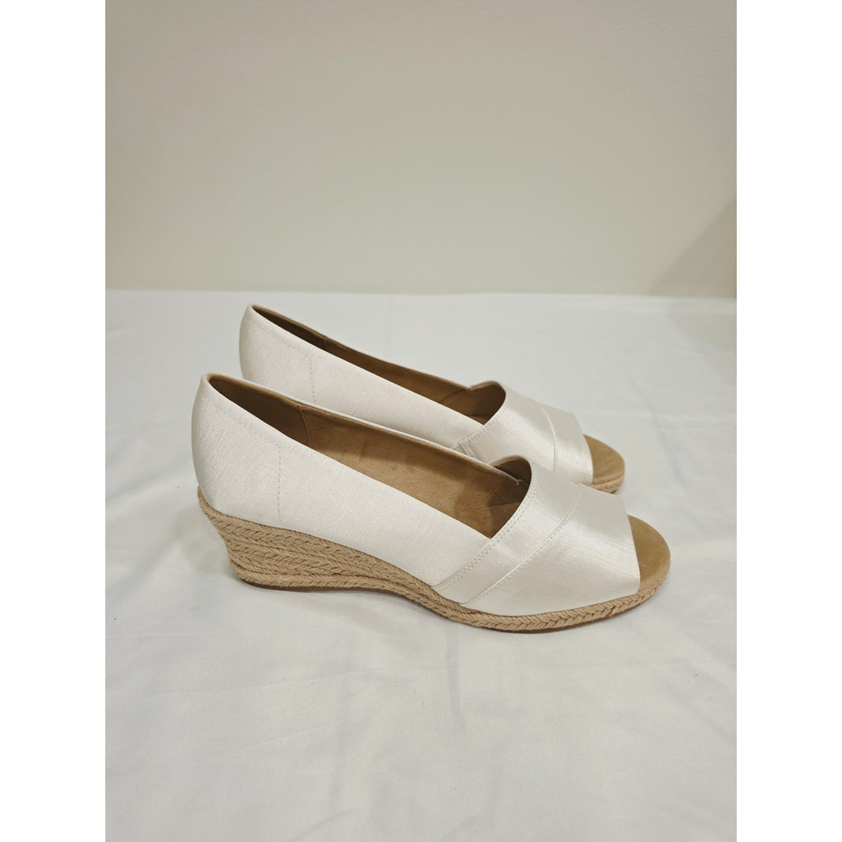 easy street White Jasper Peep-Toe Espadrille Wedges