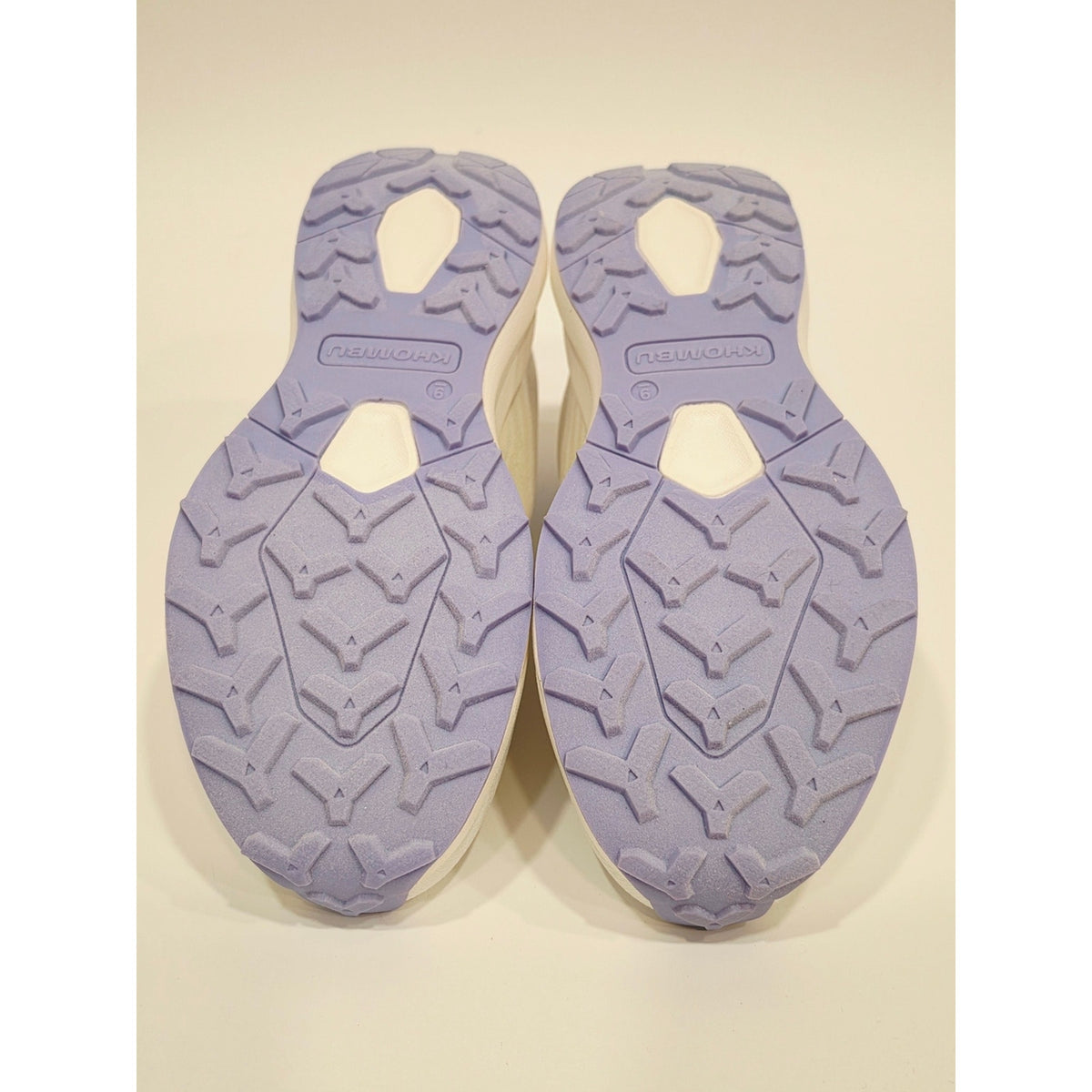 Khombu Women's Patan Off White and Lavender Sneakers
